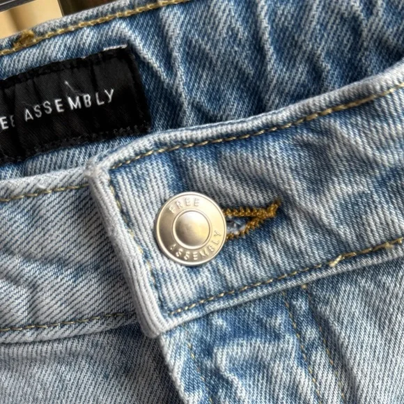 NWOT Free Assembly Light Blue Distressed Jeans | 18 - Picture 3 of 9